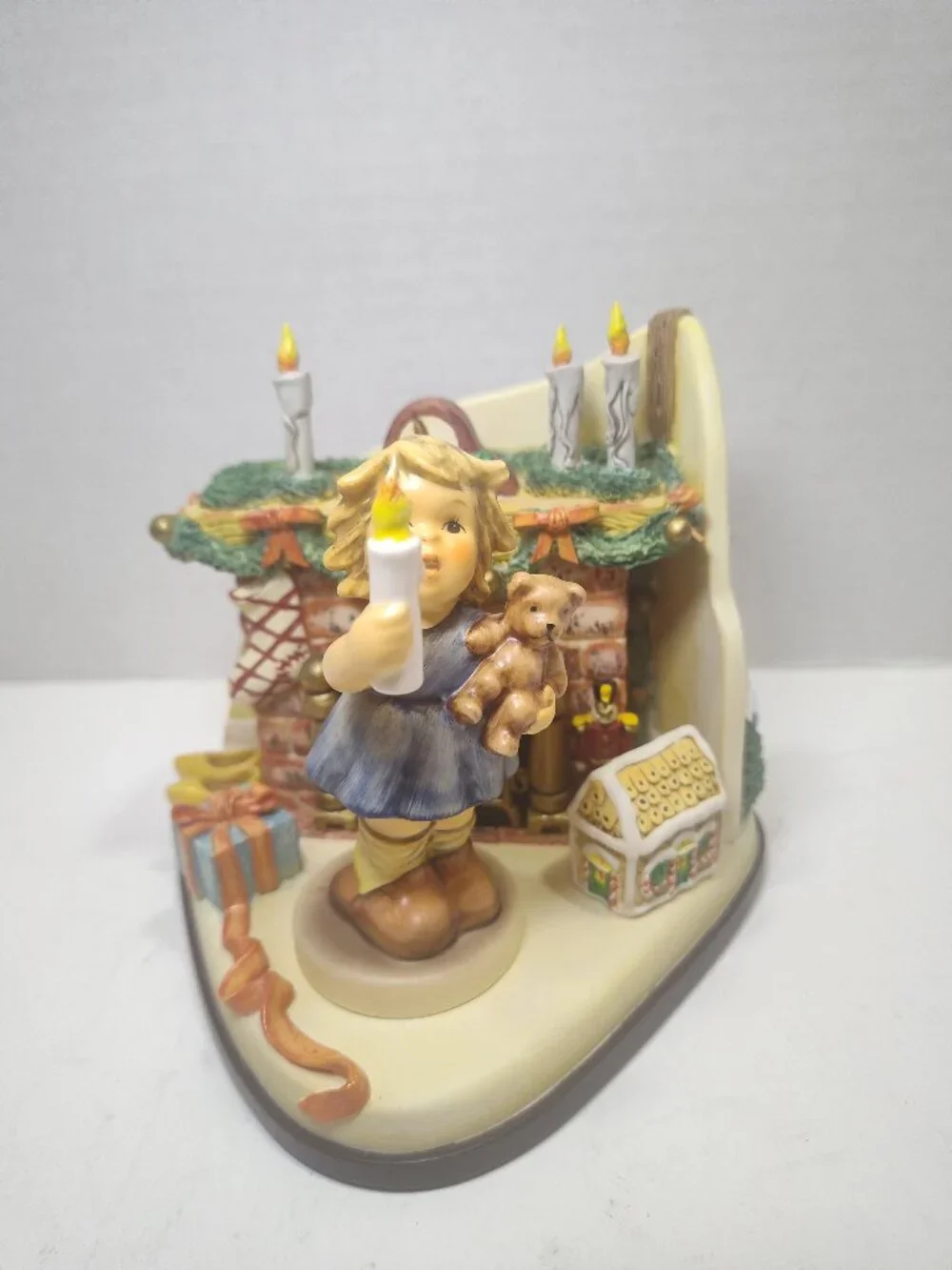 Goebel M.I. Hummel Christmas Wish HUM 2094 Musikfest Collection – 1999